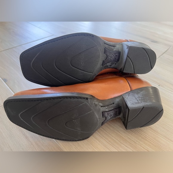 SOLD. Ariat Cowboy Boots! Size 8D - Picture 3 of 6